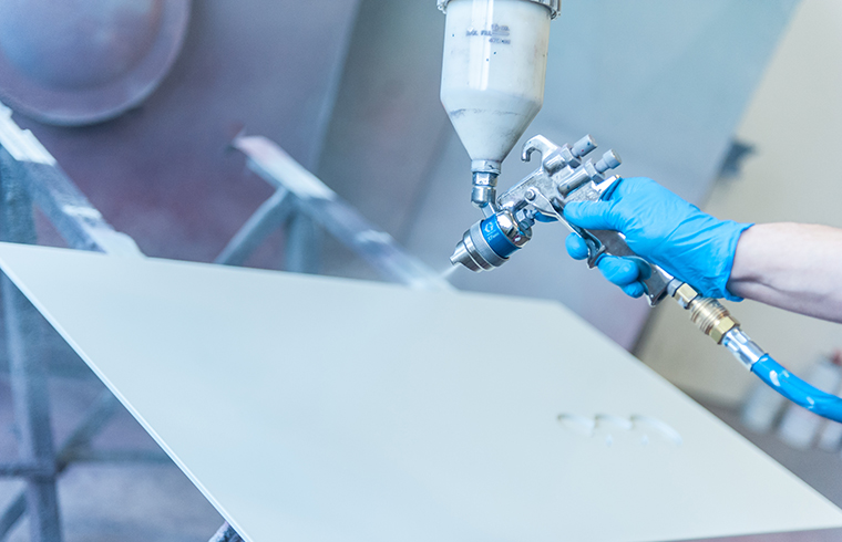 Lackierung einer Platte